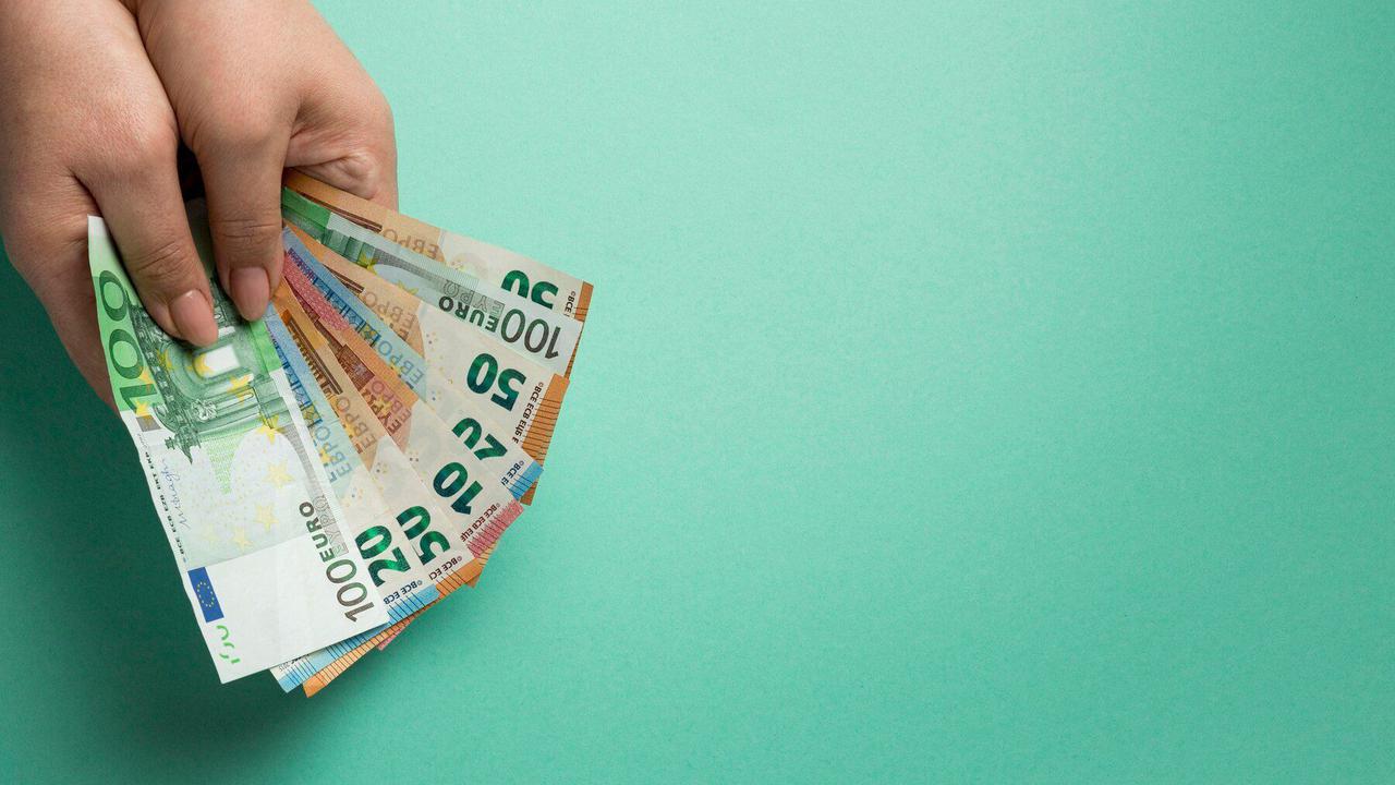 Продюсер Дворцов раскрыл, что рэпер Апачев получает от 2 млн рублей за концерт