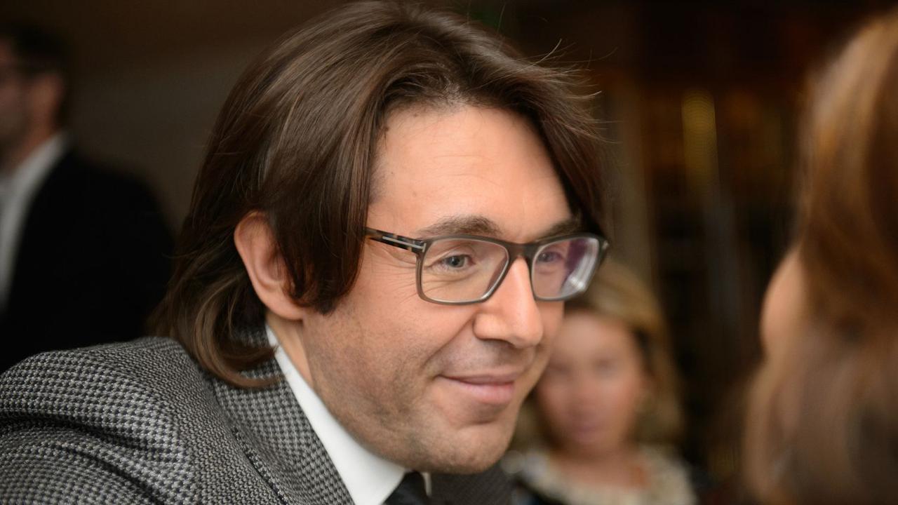Телеведущий Малахов одним из первых приехал на прощание с Ларисой Голубкиной
