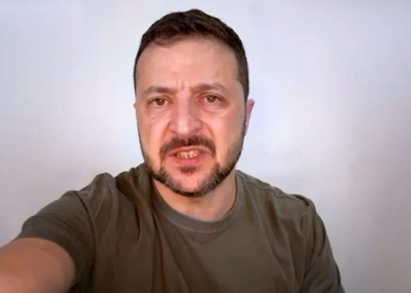 Зеленского снова предали. Он получил двойной удар в спину от Зеленского снова предали. Он получил двойной удар в спину от «друзей Украины»
