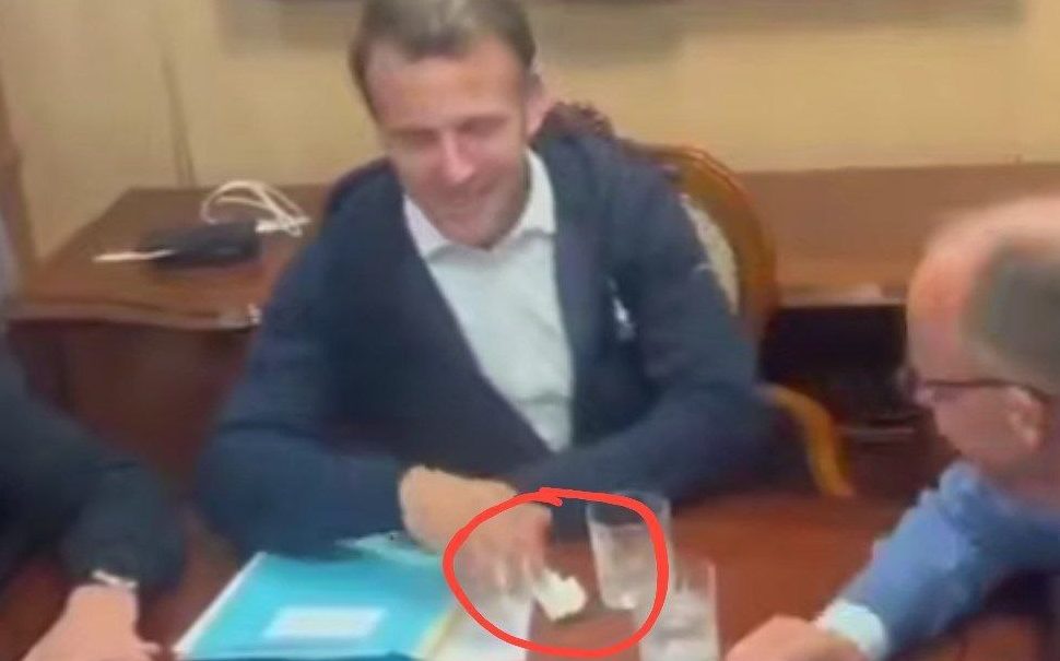 «Макрон не нюхал!» — в Париже оправдываются: история с видео в поезде получила неожиданный поворот