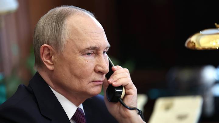 Путин и Трамп провели телефонный разговор