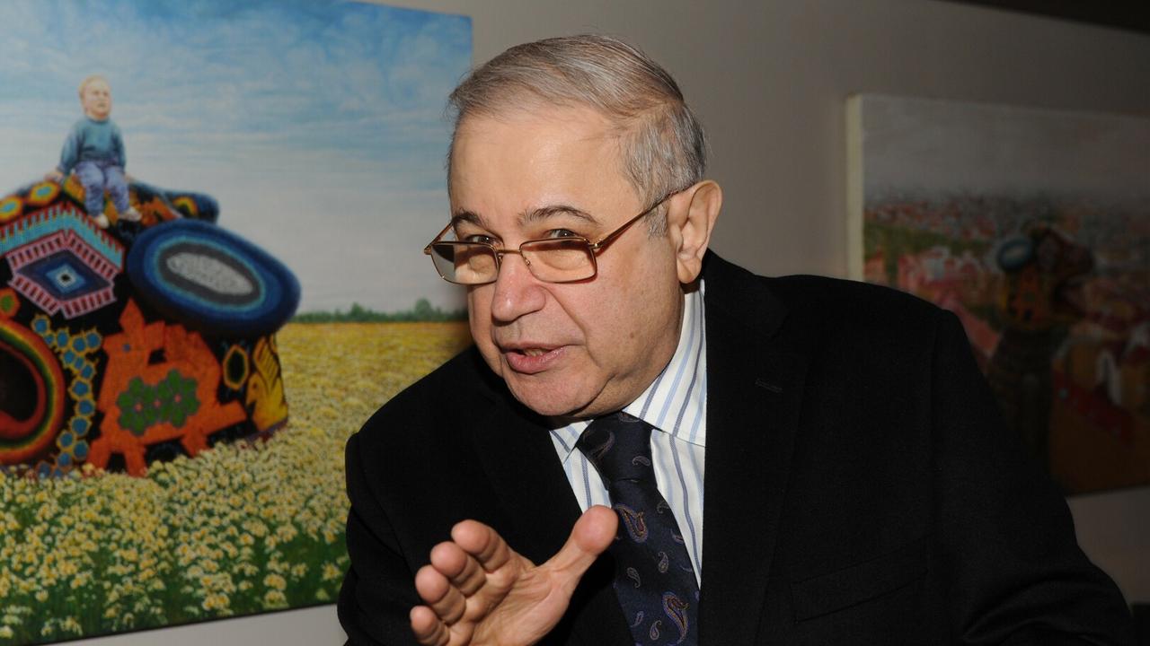 petrosjan-obstavil-kvartiru-dlja-bruhunovoj-antikvariatom-pochti-na-30-mln.jpg Петросян обставил квартиру для Брухуновой антиквариатом почти на 30 млн рублей