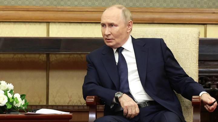 Путин пригласил Зеленского приехать в Москву Путин пригласил Зеленского приехать в Москву