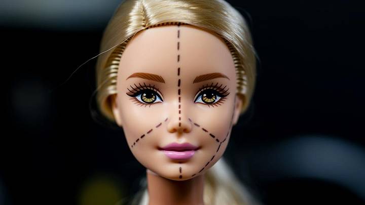 Врач перечислил красные флаги на первой встрече с пластическим хирургом Врач перечислил красные флаги на первой встрече с пластическим хирургом