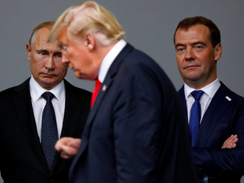 Трамп, веди себя прилично: Путин с Медведевым пояснили президенту США, Трамп, веди себя прилично: Путин с Медведевым пояснили президенту США, что тот запутался