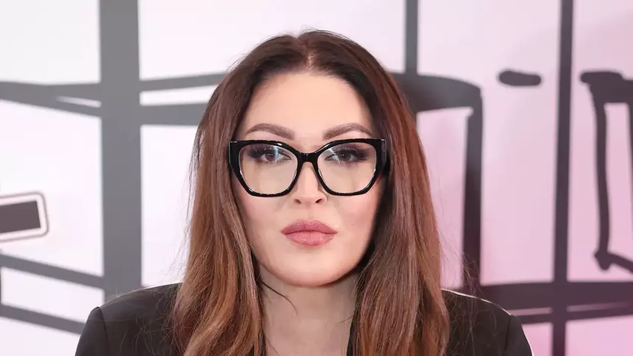 43-letnjaja-pevica-irina-dubcova-vpervye-vyshla-v-svet-s-vozljublennym.webp.webp 43-летняя певица Ирина Дубцова впервые вышла в свет с возлюбленным Петренко