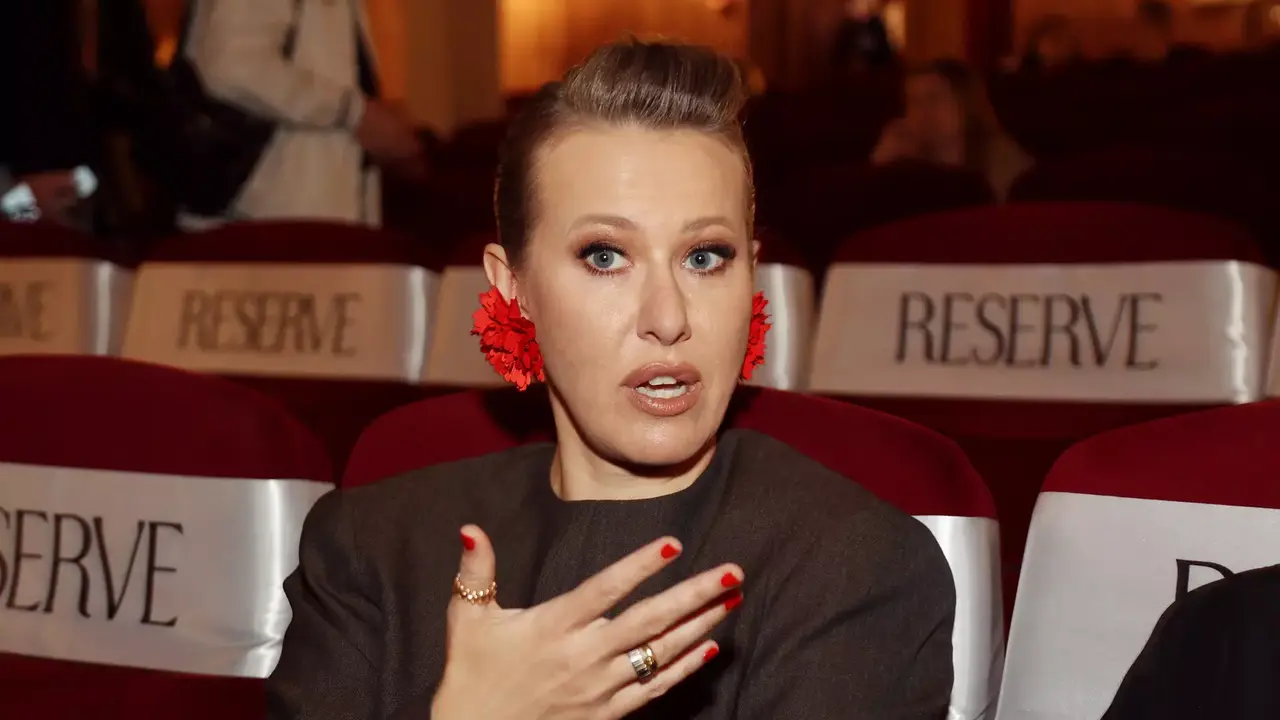 91-letnij-pozner-vstal-na-odno-koleno-chtoby-sfotografirovat-sobchak-v.webp.webp 91-летний Познер встал на одно колено, чтобы сфотографировать Собчак в Париже