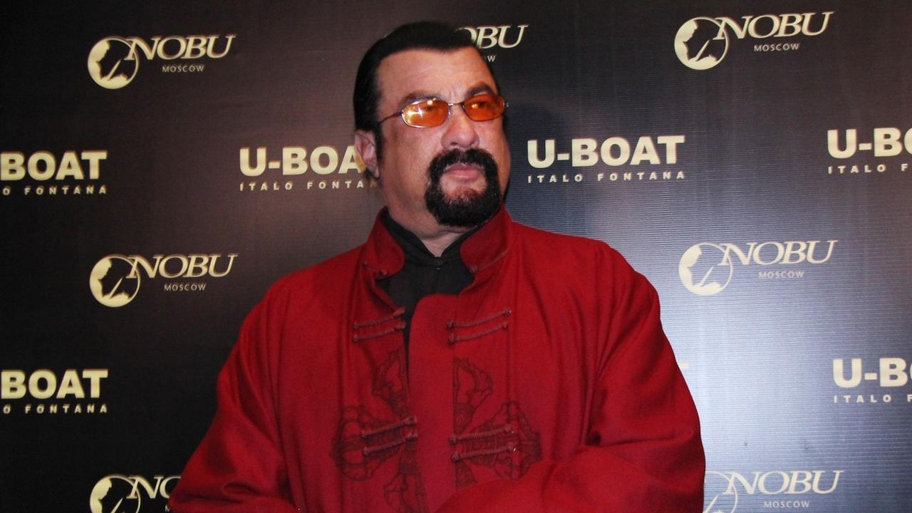 akter-stiven-sigal-zajavil-chto-hochet-snimatsja-v-rossijskih-filmah.jpg Актер Стивен Сигал заявил, что хочет сниматься в российских фильмах