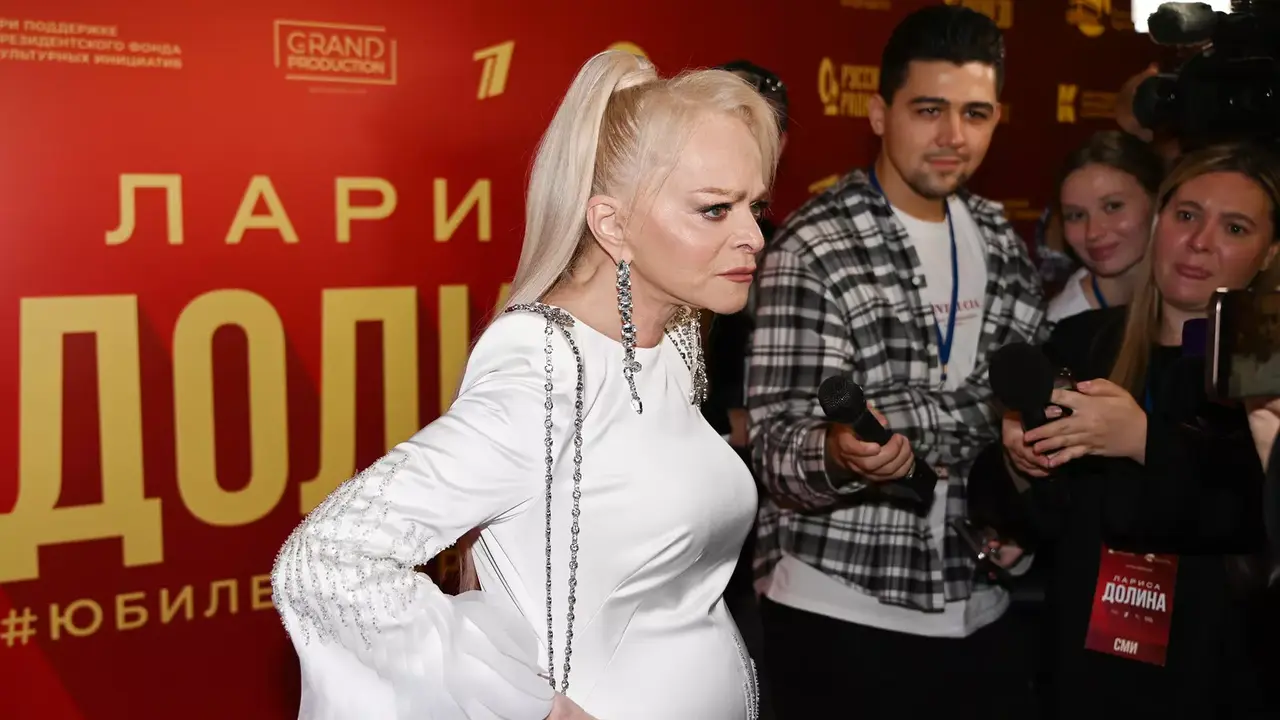 budte-tak-dobry-larisa-dolina-potrebovala-uvazhat-ee-posle-voprosa.webp.webp «Будьте так добры»: Лариса Долина потребовала уважать ее после вопроса о мемах