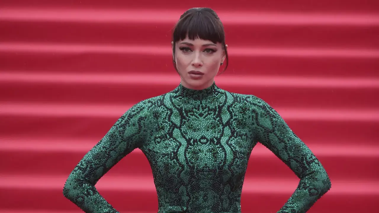 iznasilovali-nastasja-samburskaja-nagrubila-zhurnalistam-iz-za-povtorjajushhihsja-voprosov.webp.webp «Изнасиловали»: Настасья Самбурская нагрубила журналистам из-за повторяющихся вопросов