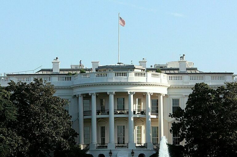 Эксперт назвал шумовой завесой разговоры о третьем президентском сроке Трампа Эксперт назвал шумовой завесой разговоры о третьем президентском сроке Трампа