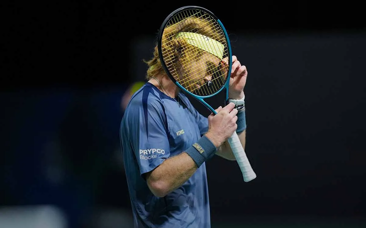 Обидная концовка сезона для Рублёва. Россиянин избил сетку, но Шелтона Обидная концовка сезона для Рублёва. Россиянин избил сетку, но Шелтона не переиграл