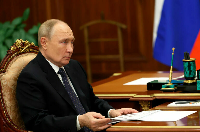 Путину доложили о ситуации на фронте Путину доложили о ситуации на фронте