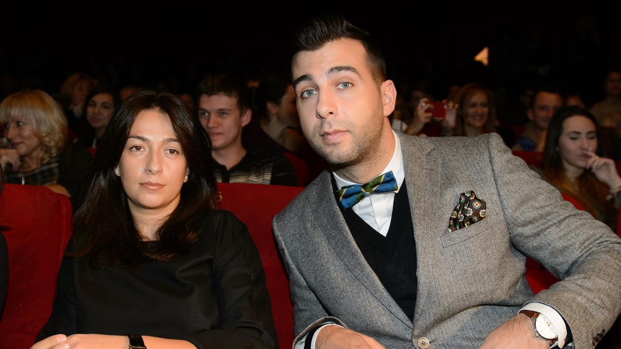 solnce-svetit-i-coj-zhiv-televedushhij-ivan-urgant-podelilsja-arhivnymi.jpg «Солнце светит и Цой жив»: телеведущий Иван Ургант поделился архивными снимками в важный день