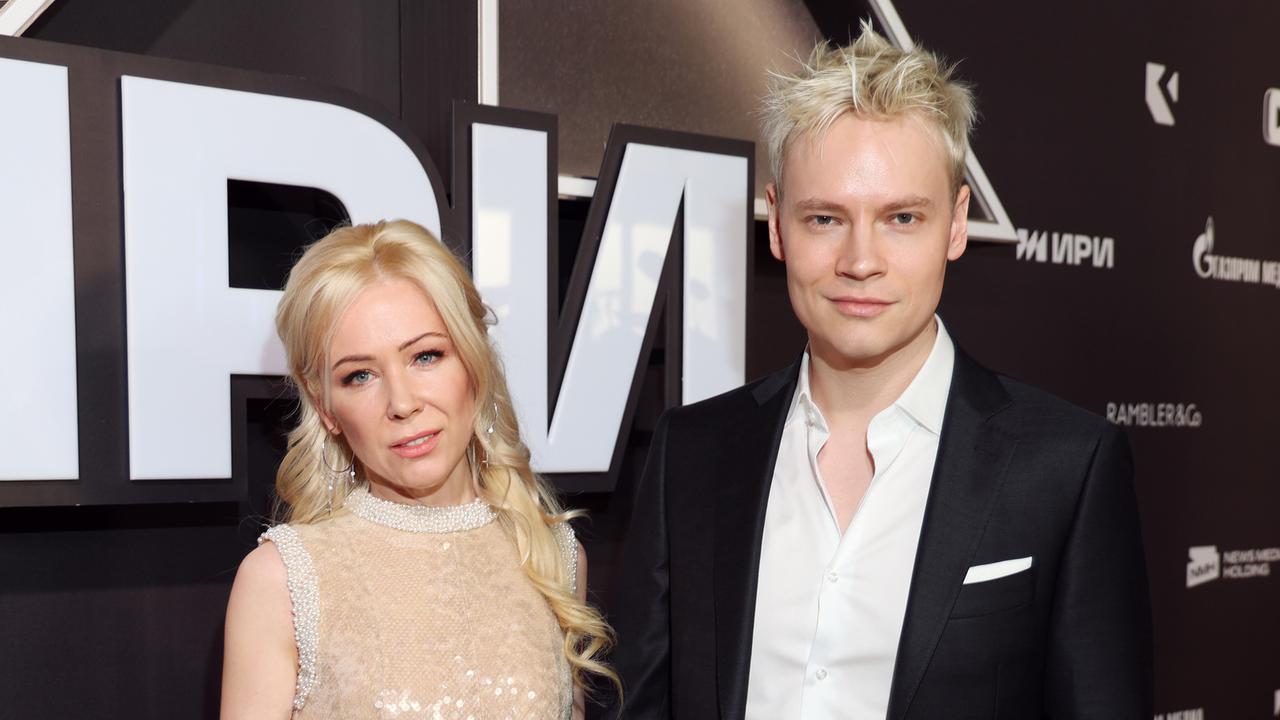 sotrudniki-ekateriny-mizulinoj-zametili-na-ee-stole-svadebnye-katalogi.jpg Сотрудники Екатерины Мизулиной заметили на ее столе свадебные каталоги