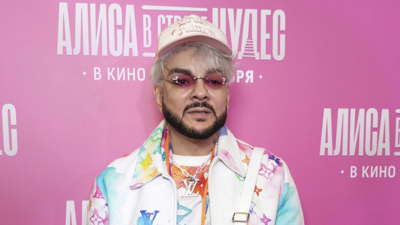 v-okruzhenii-filippa-kirkorova-nazvali-ego-novyj-klip-plevkom-v.jpg В окружении Филиппа Киркорова назвали его новый клип плевком в поклонников