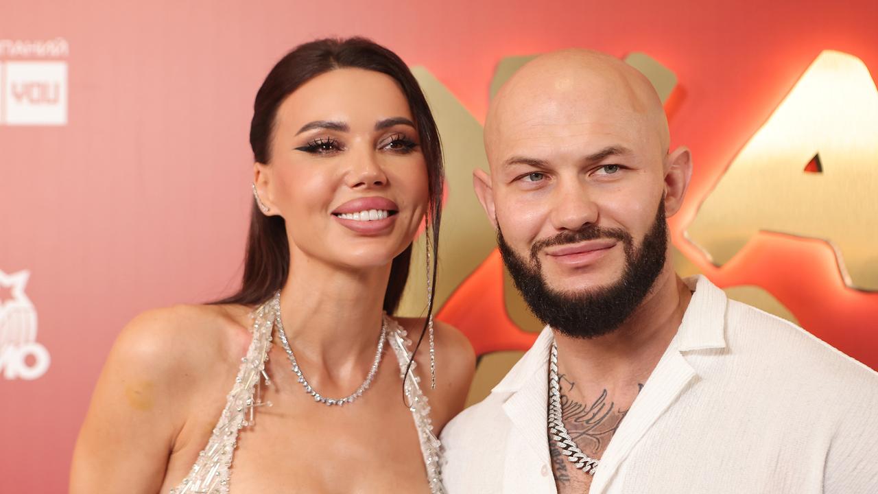 vsegda-budu-ljubit-dzhigan-so-sceny-obratilsja-k-zhene-samojlovoj.jpg «Всегда буду любить»: Джиган со сцены обратился к жене Самойловой, отказавшейся с ним мириться