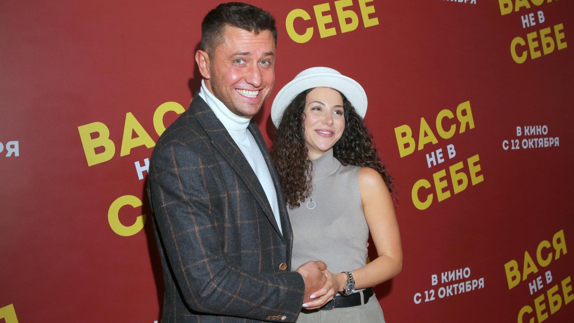 Зепюр Брутян и Павел Прилучный забрали к себе дочь Агаты Зепюр Брутян и Павел Прилучный забрали к себе дочь Агаты Муцениеце: видео