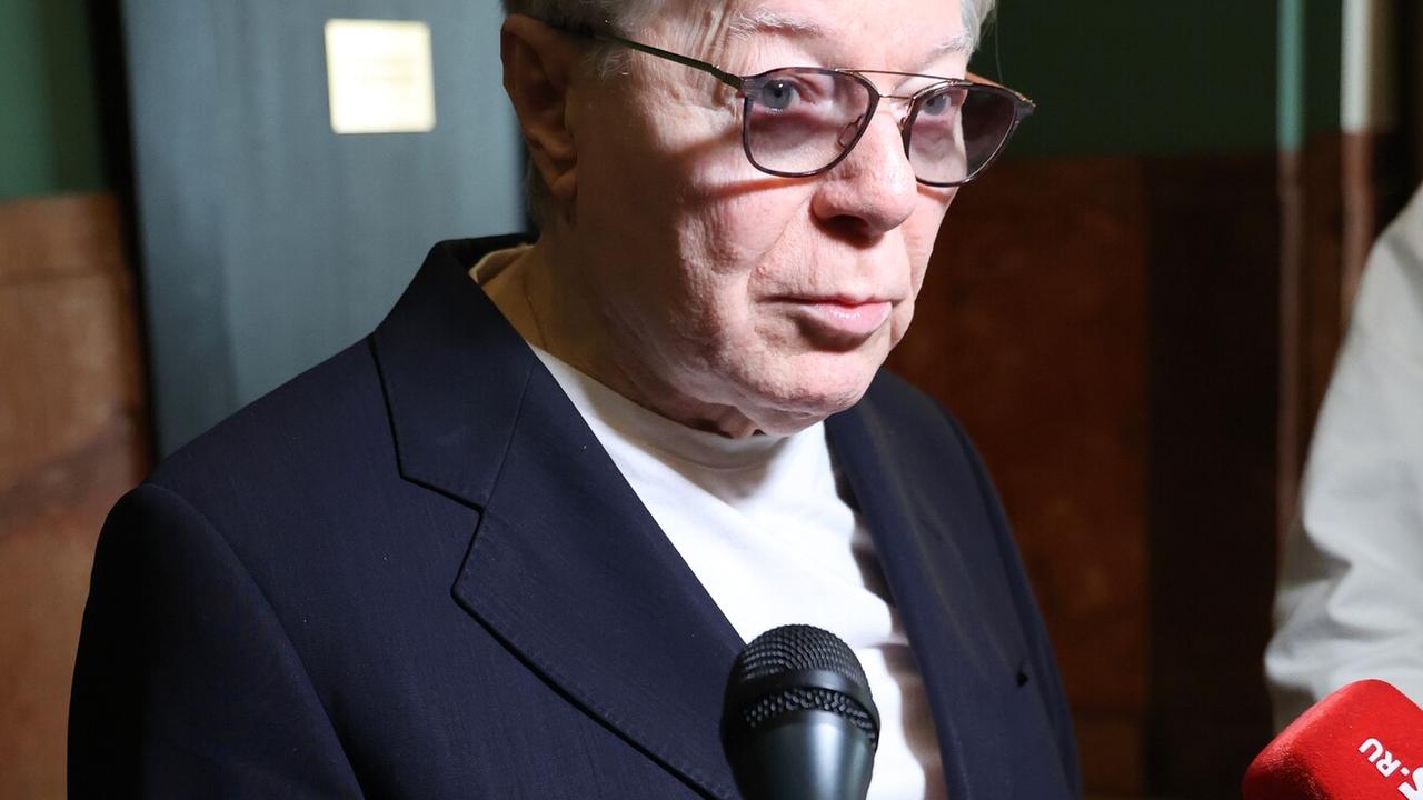 87-летний Александр Збруев после выписки из больницы готовится к выходу на сцену