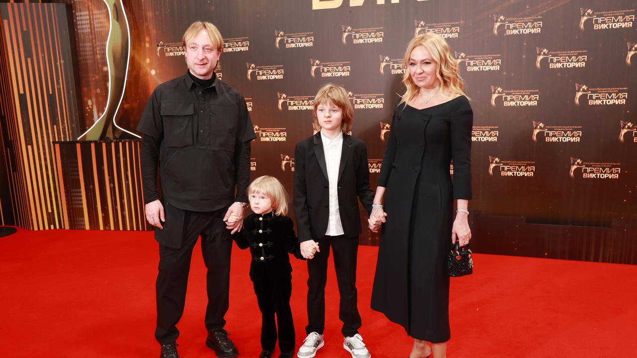 devatsja-nekuda-nado-katatsja-syn-evgenija-pljushhenko-popal-v-bolnicu.jpg «Деваться некуда, надо кататься»: сын Евгения Плющенко попал в больницу после шоу в Петербурге