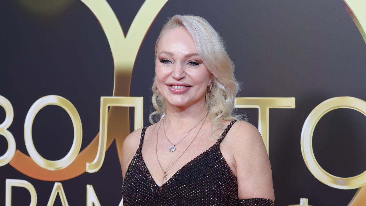 dovlatova-objasnila-vybor-platja-v-kotorom-ee-sravnili-so-sbezhavshim.jpg Довлатова объяснила выбор платья, в котором ее сравнили со «сбежавшим тестом»