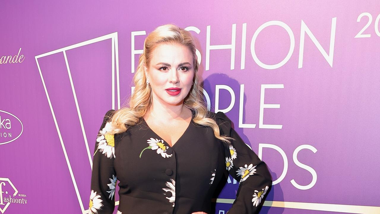 est-ljudi-kotorye-znachitelnee-vnesli-vklad-v-kulturu-jana-poplavskaja.jpg «Есть люди, которые значительнее внесли вклад в культуру»: Яна Поплавская высказалась о медали Анны Семенович