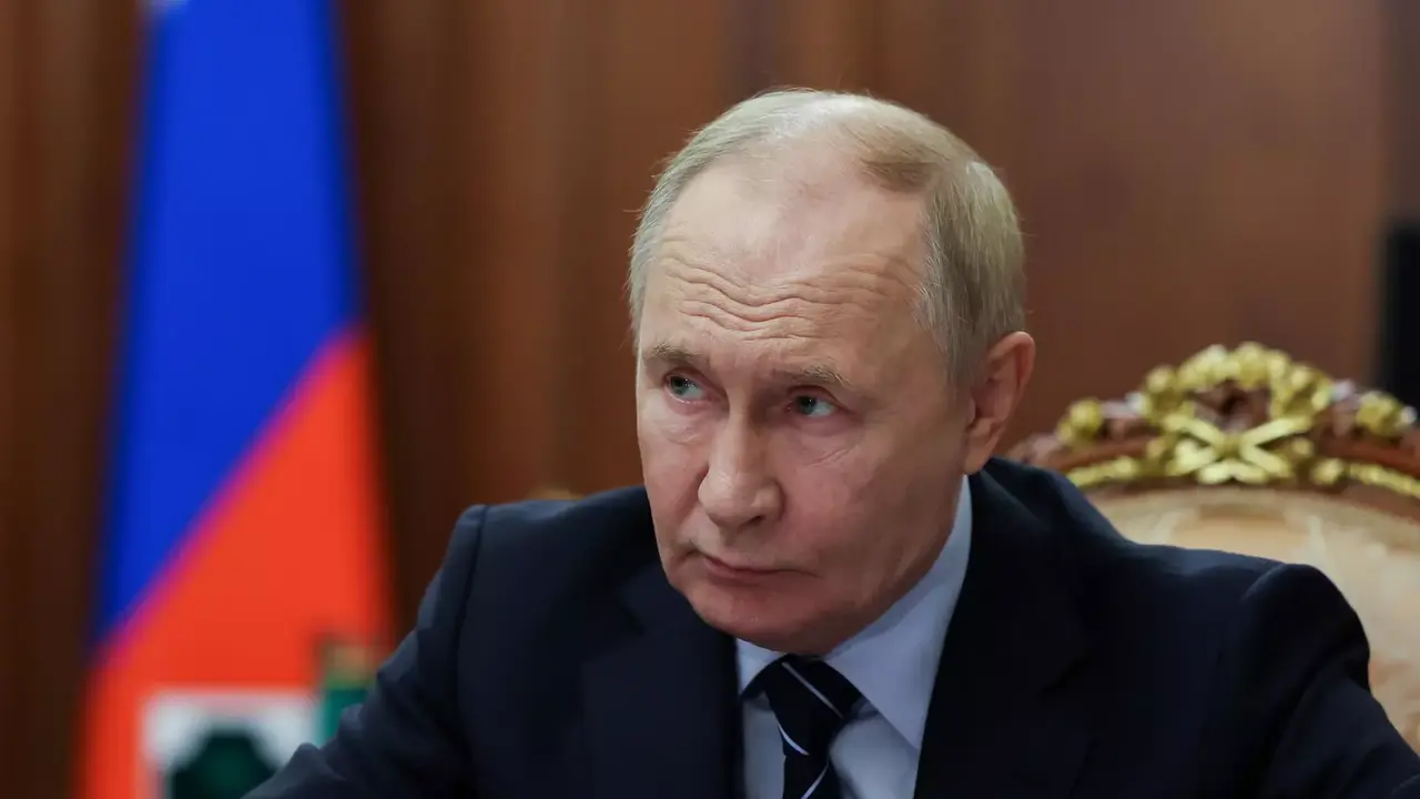 perevolnovalsja-pojet-aleksandr-pushkin-spas-aktera-sergeja-matveeva-na-nagrazhdenii-u-putina.webp.webp «Переволновался»: поэт Александр Пушкин спас актера Сергея Матвеева на награждении у Путина