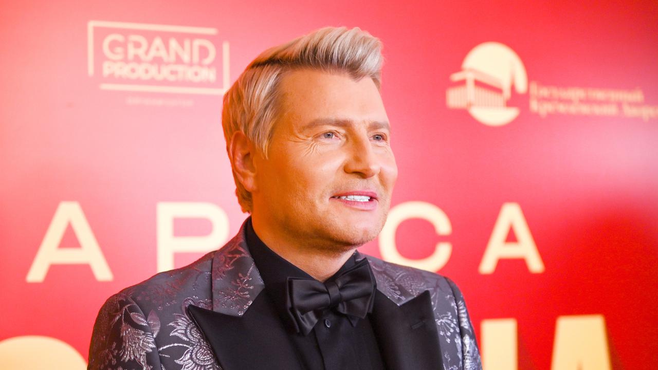 pohudevshij-nikolaj-baskov-v-neprivychnom-obraze-pojavilsja-na-svetskom-meroprijatii.jpg Похудевший Николай Басков в непривычном образе появился на светском мероприятии