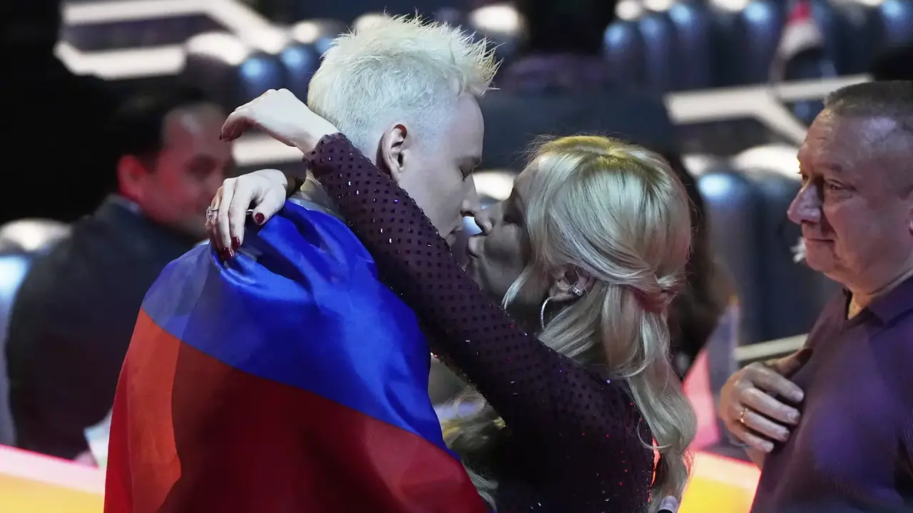 priehal-iz-ocherednoj-komandirovki-shaman-rasskazal-kak-sdelal-predlozhenie-mizulinoj.webp.webp «Приехал из очередной командировки»: SHAMAN рассказал, как сделал предложение Мизулиной