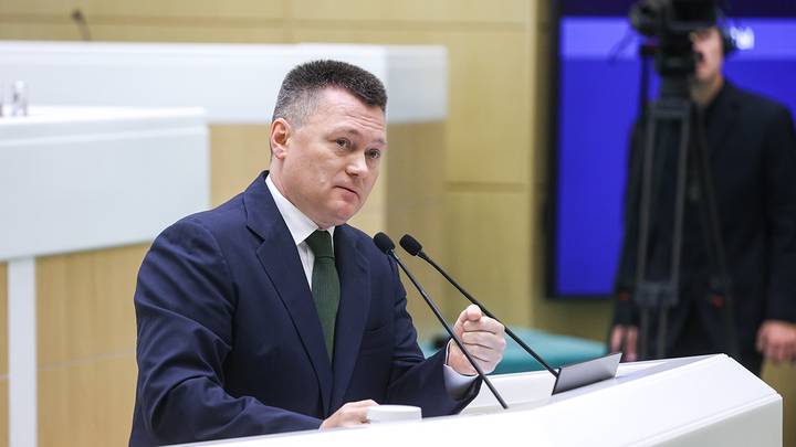 Путин лично поздравил Краснова с утверждением председателем Верховного суда Путин лично поздравил Краснова с утверждением председателем Верховного суда