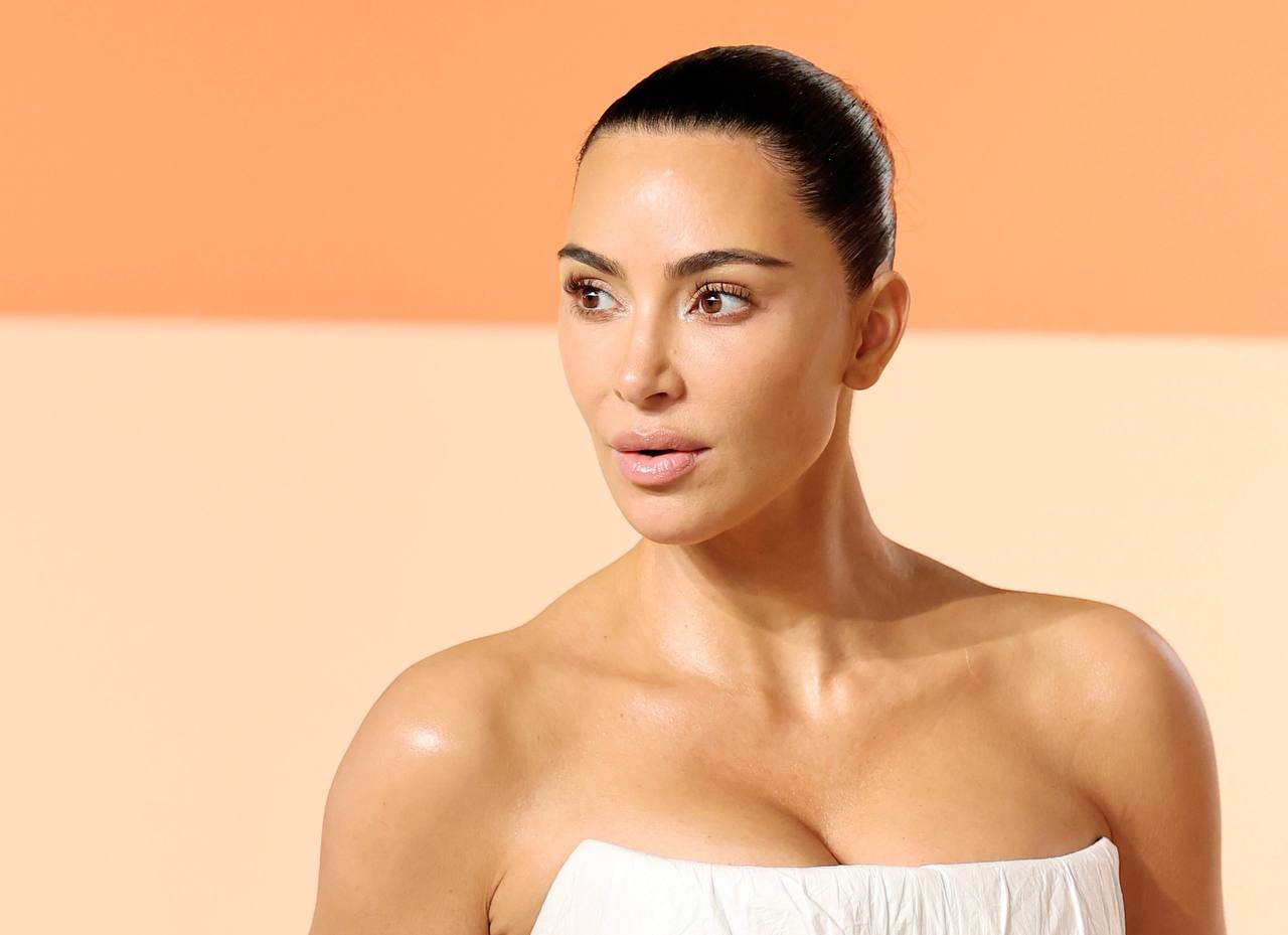 Реакция Ким Кардашьян на видео Энтони Хопкинса в бандаже ее Реакция Ким Кардашьян на видео Энтони Хопкинса в бандаже ее бренда