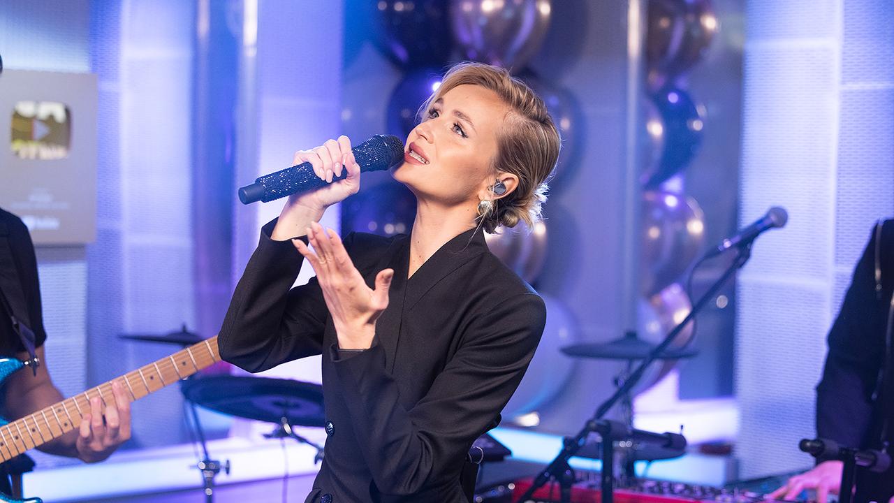 slava-bogu-ne-konstancija-polina-gagarina-raskryla-semejnuju-tajnu-svoego.jpg «Слава богу, не Констанция!» Полина Гагарина раскрыла семейную тайну своего имени