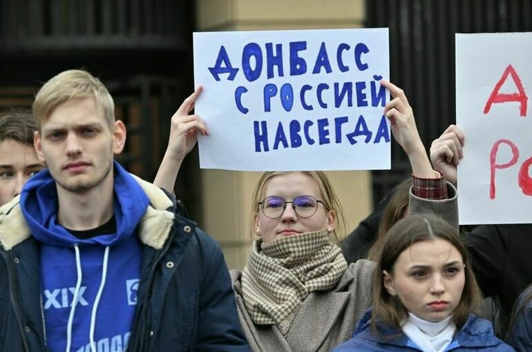 СМИ: План РФ и США по Украине предполагает отказ Киева СМИ: План РФ и США по Украине предполагает отказ Киева от Донбасса и сокращение ВСУ