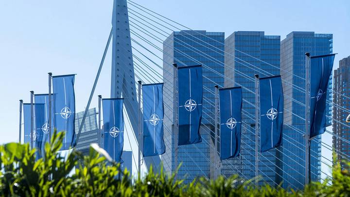 СВР: НАТО призывает Киев осуществить крупную диверсию наподобие катастрофы МН17 СВР: НАТО призывает Киев осуществить крупную диверсию наподобие катастрофы МН17