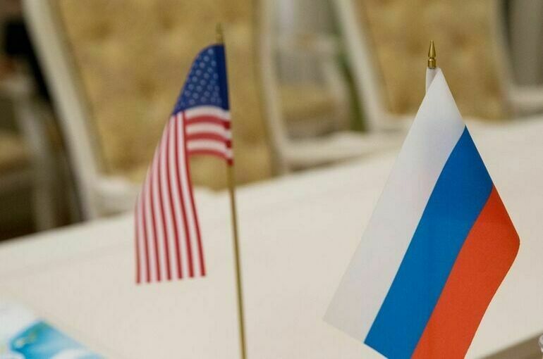 Ушаков: Встреча Путина и Трампа на какое-то время отложена, контакты Ушаков: Встреча Путина и Трампа на какое-то время отложена, контакты идут