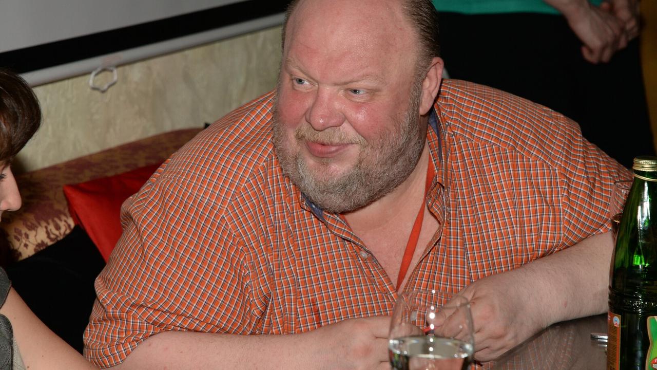 uvidel-polnogo-gospodina-sadalskij-pokazal-kak-vygljadit-populjarnyj-v-90-h.jpg «Увидел полного господина»: Садальский показал, как выглядит популярный в 90-х певец Сергей Крылов