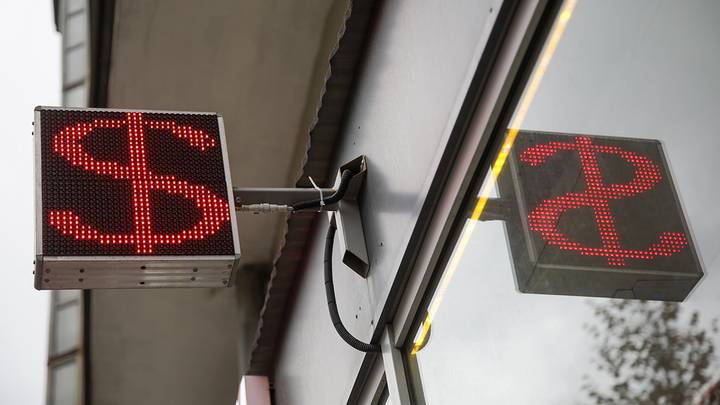 Внебиржевой курс доллара поднялся выше 81 рубля Внебиржевой курс доллара поднялся выше 81 рубля