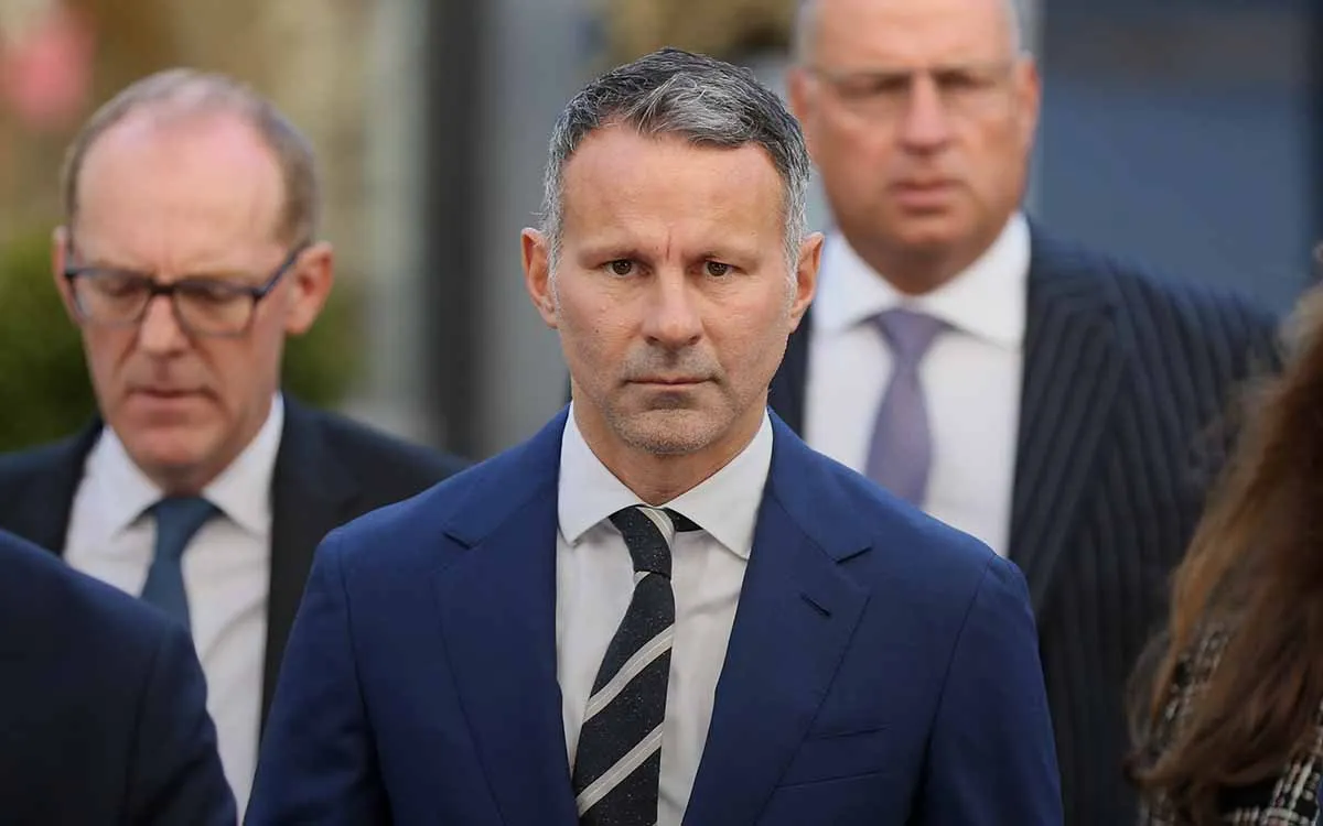 Восемь лет спал с женой брата. От легенды футбола отрёкся Восемь лет спал с женой брата. От легенды футбола отрёкся даже отец