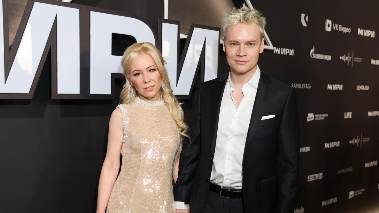 zhenih-i-nevesta-zakupilis-v-cume-stas-sadalskij-vysmejal-svadbu.jpg «Жених и невеста закупились в ЦУМе»: Стас Садальский высмеял свадьбу SHAMAN и Екатерины Мизулиной