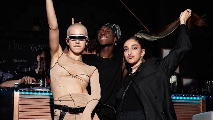 Смерть младенца блогерши Айши: почему он умер после родов в бассейне и виновата ли акушерка