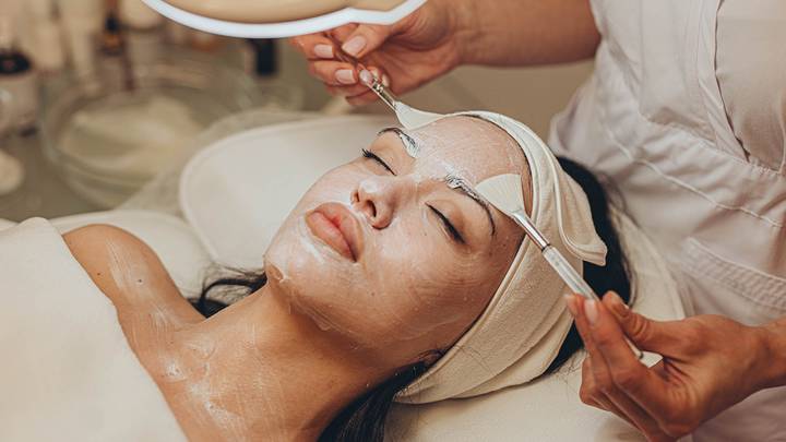 Эстетист Ломанова рассказала, можно ли стать косметологом без образования Эстетист Ломанова рассказала, можно ли стать косметологом без образования