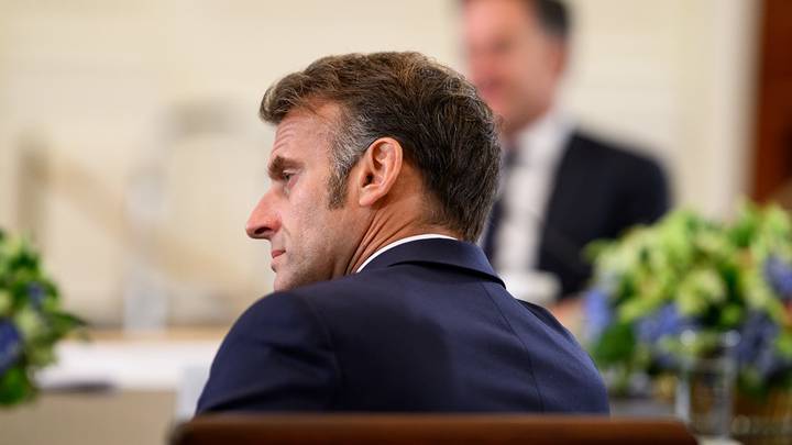 Офтальмолог Шилова назвала причину покраснения глаза Макрона