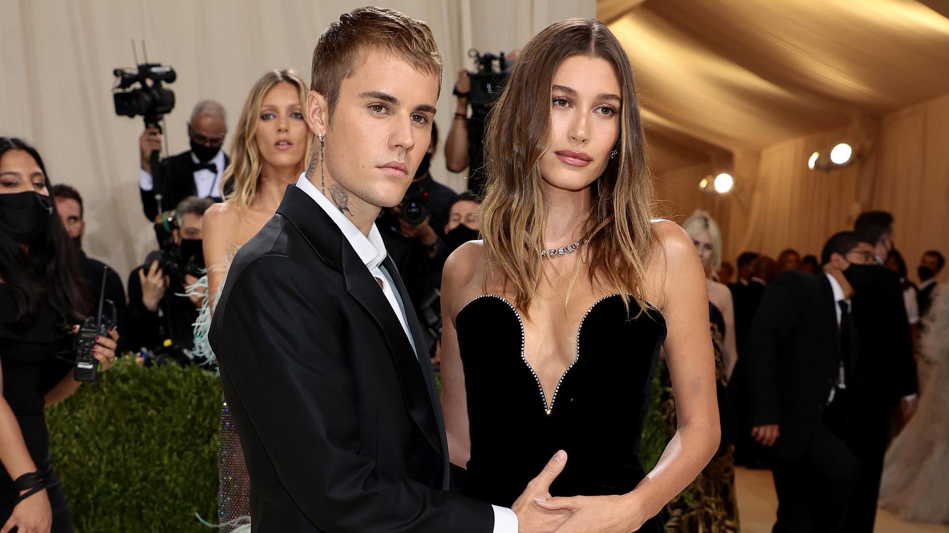 Стала известна реакция Хейли Бибер на скандал вокруг Джастина и P.Diddy: рассказывает инсайдер