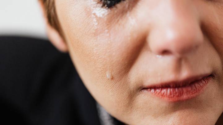 Эксперт Козина рассказала, как помочь покрасневшим глазам после слез Эксперт Козина рассказала, как помочь покрасневшим глазам после слез