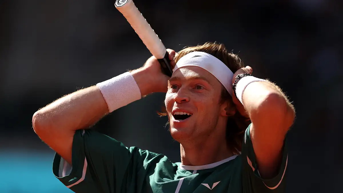 Невероятный апсет Алькараса. Рублёв «закрыл» испанского фаворита и взял титул Невероятный апсет Алькараса. Рублёв «закрыл» испанского фаворита и взял титул