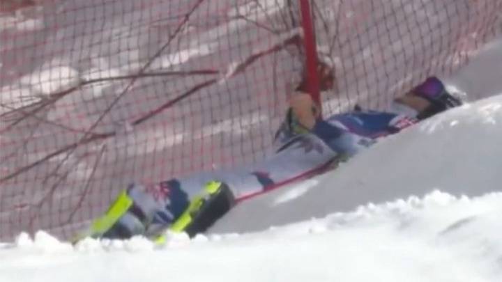 Норвежский горнолыжник лег в сугроб после потери лидерства на Олимпиаде Норвежский горнолыжник лег в сугроб после потери лидерства на Олимпиаде