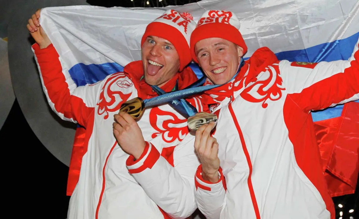 Победу отмечали водкой. Это единственное золото русских лыжников в спринте Победу отмечали водкой. Это единственное золото русских лыжников в спринте