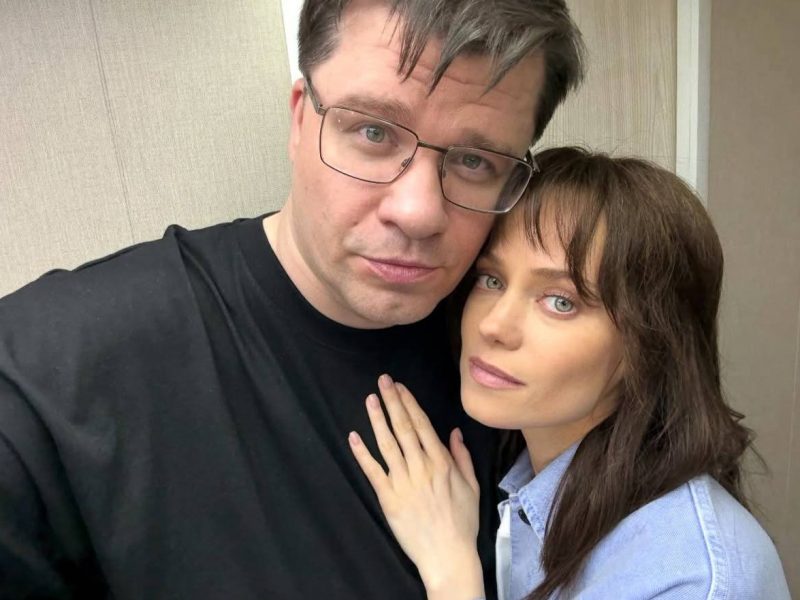 «Это очень подло»: Денис Дорохов проболтался о беременности жены Гарика «Это очень подло»: Денис Дорохов проболтался о беременности жены Гарика Харламова