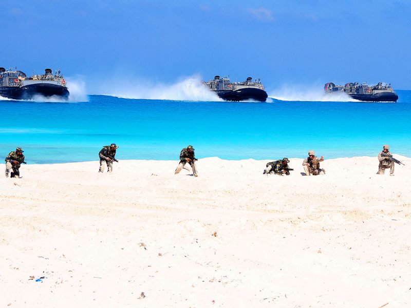 Остров Харк: США готовят высадку морской пехоты после мощного авиаудара, Остров Харк: США готовят высадку морской пехоты после мощного авиаудара, чтобы взять под контроль нефтяную добычу Ирана