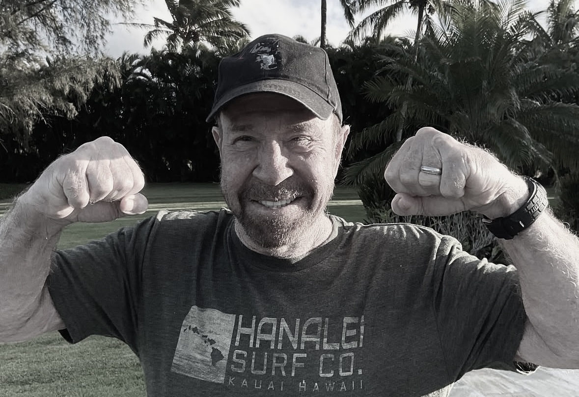 Скончался после экстренной госпитализации на Гавайях легендарный актер Чак Норриса: Скончался после экстренной госпитализации на Гавайях легендарный актер Чак Норриса: последнее видео